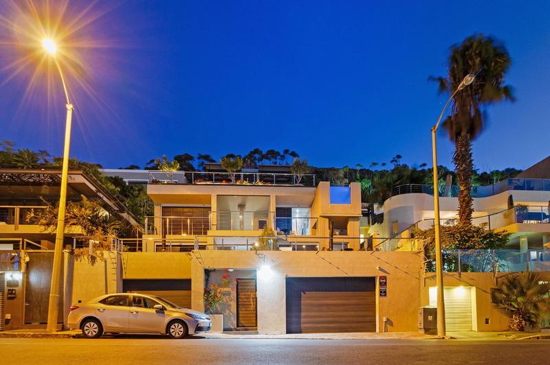 4 Bedroom Property for Sale in Green Point Western Cape